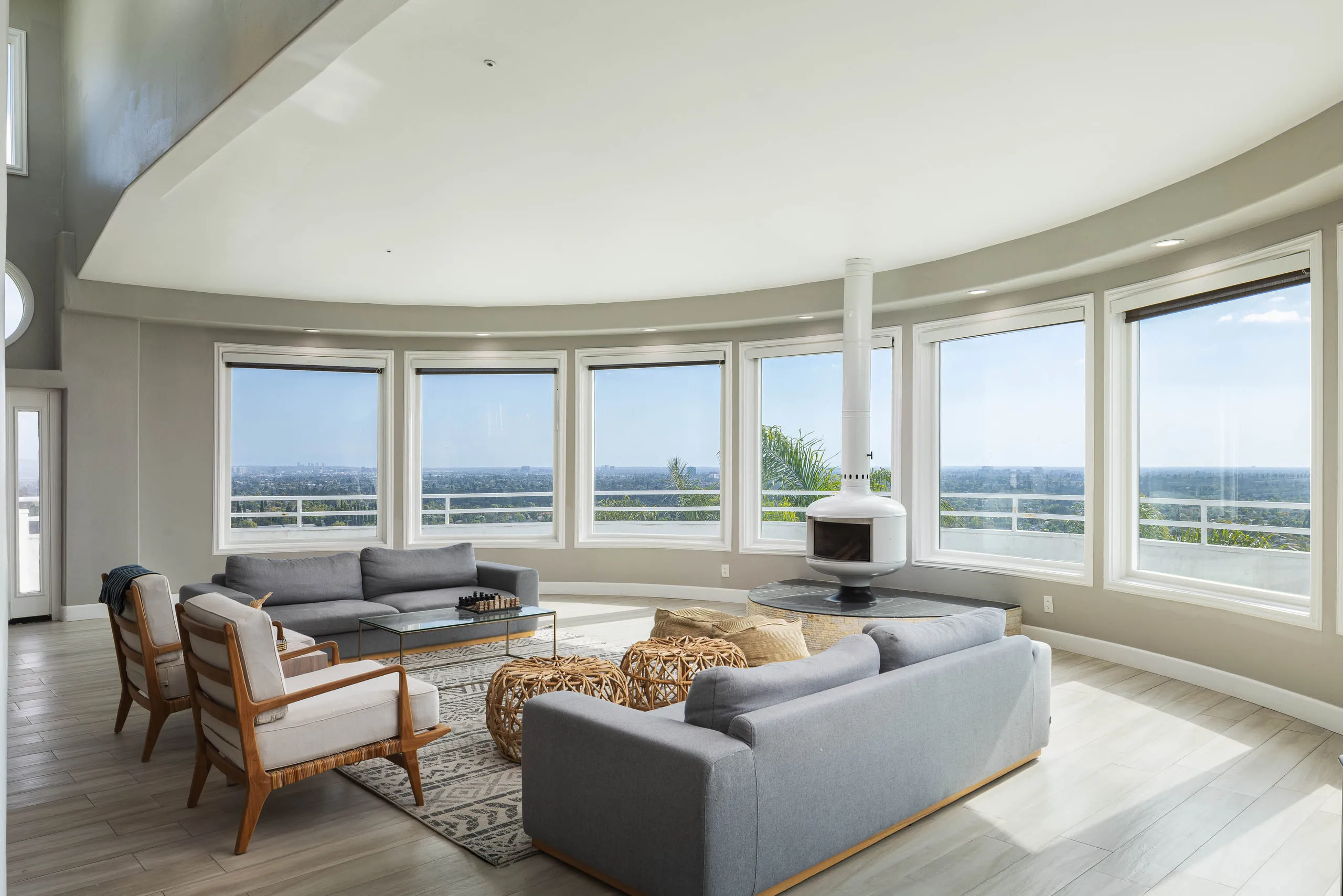 The window curve — panoramic glass wrapping the main living room