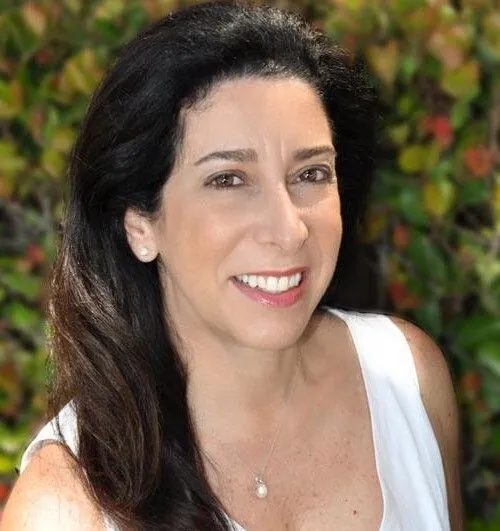 Mariana Donahue, listing agent